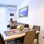 Helena Apartments - Primo Canto